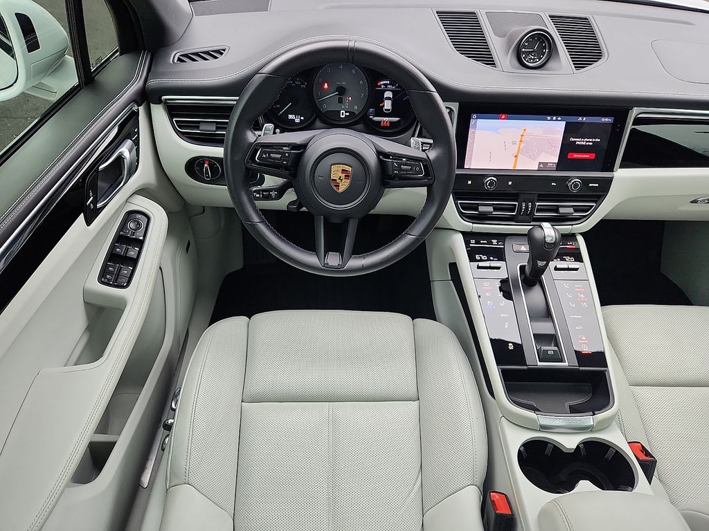 Thumbnail: 2022 Porsche Macan - 11