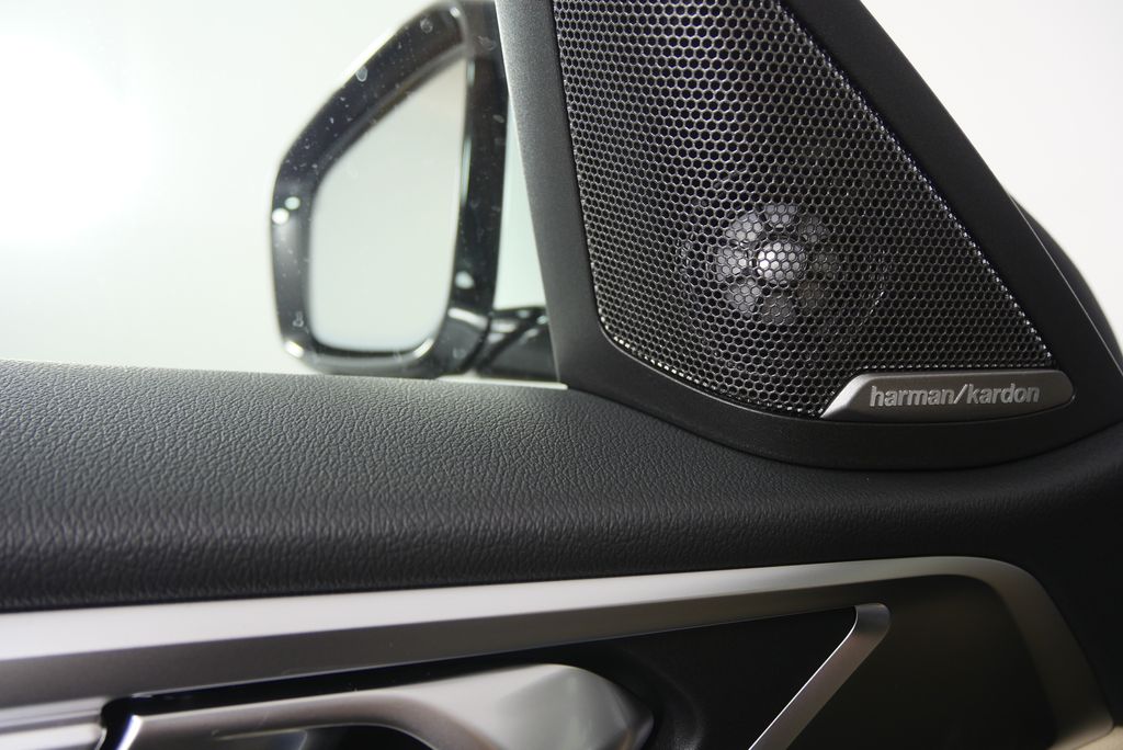 Thumbnail: 2025 BMW i4 - 10