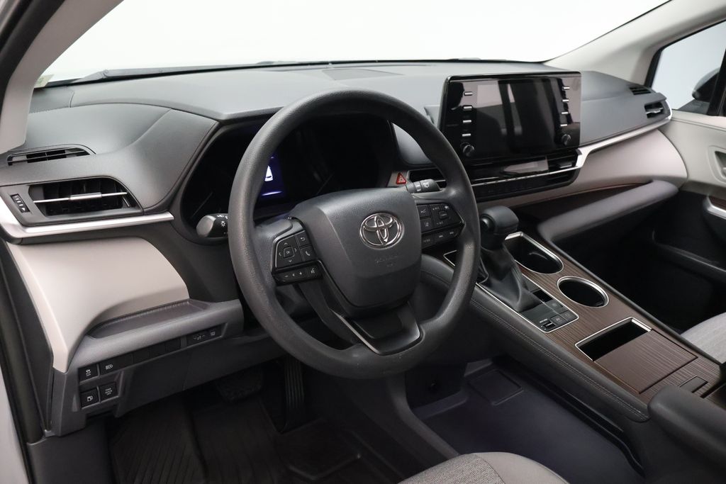 Thumbnail: 2023 Toyota Sienna - 15