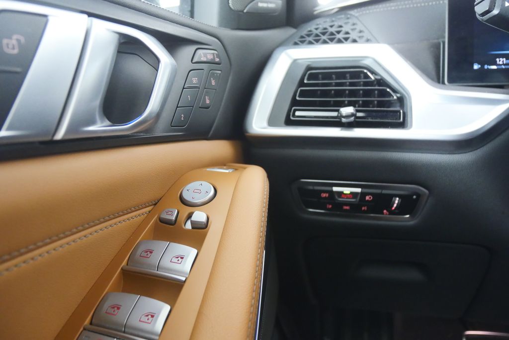 Thumbnail: 2023 BMW X7 - 20