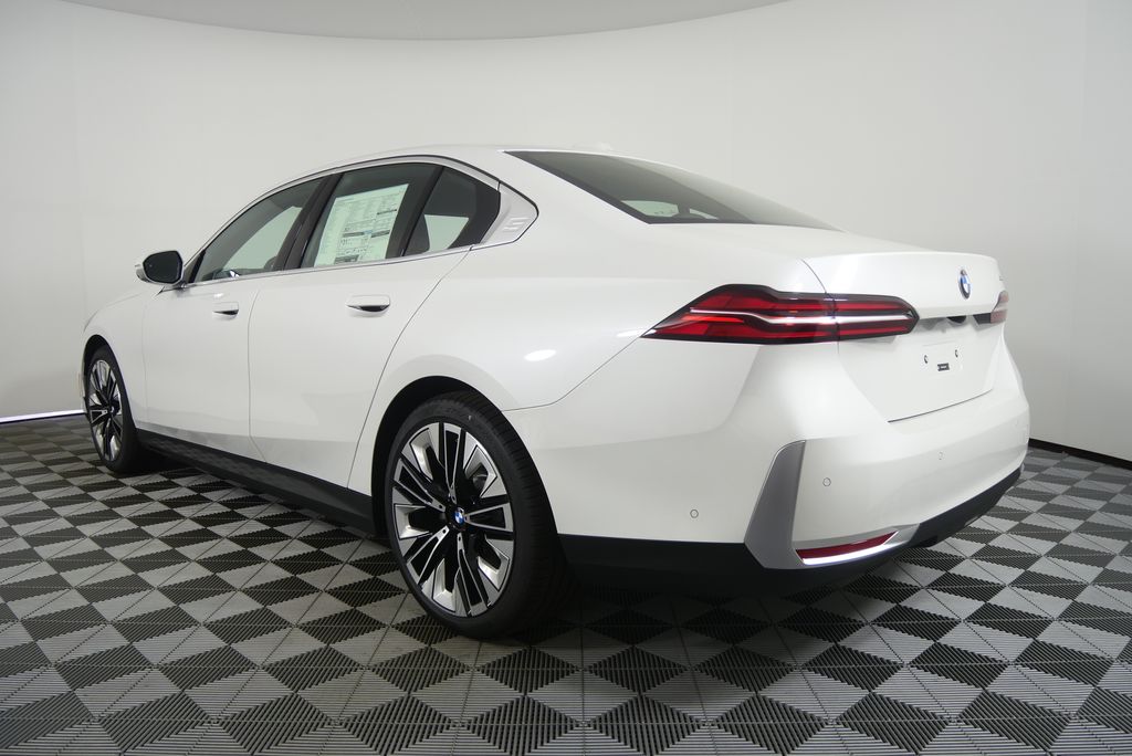 Thumbnail: 2026 BMW 5 Series - 5