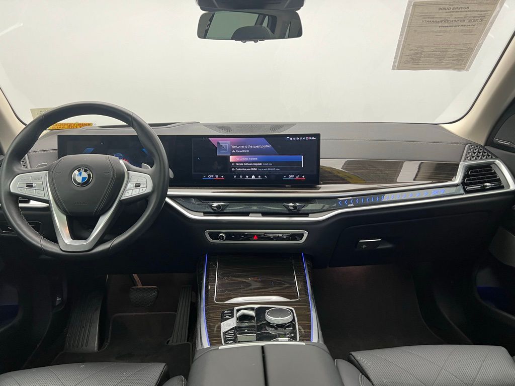 Thumbnail: 2025 BMW X7 - 11