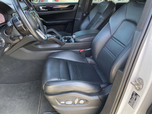 Used 2021 White Porsche Base image 9