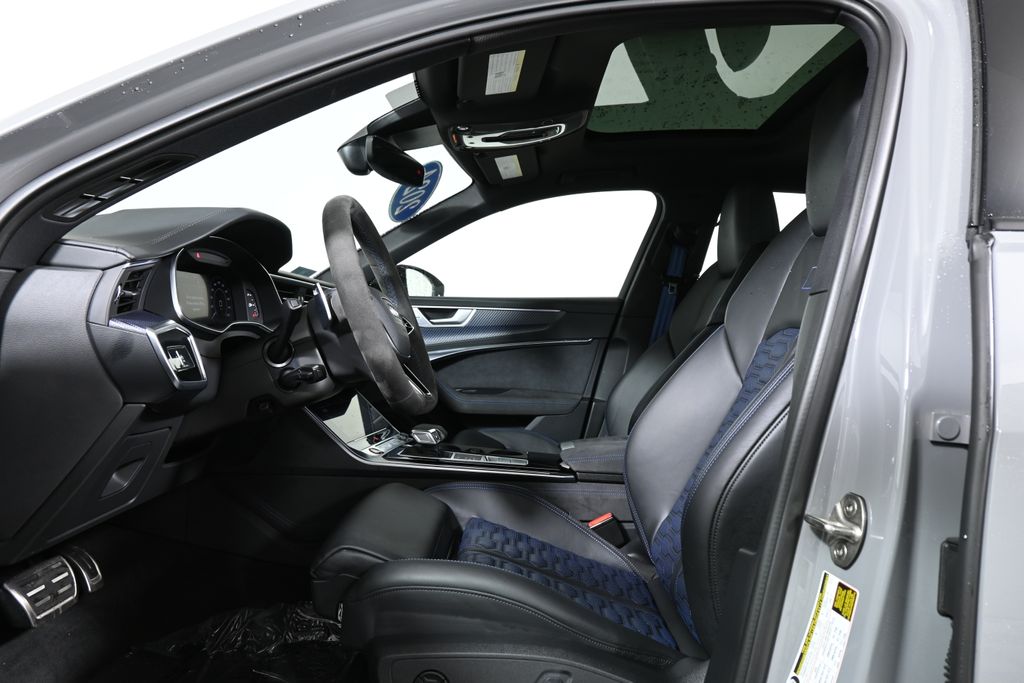 Thumbnail: 2024 Audi RS 6 - 3