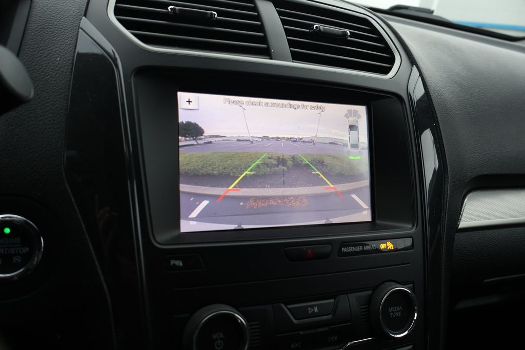 Thumbnail: 2019 Ford Explorer - 23