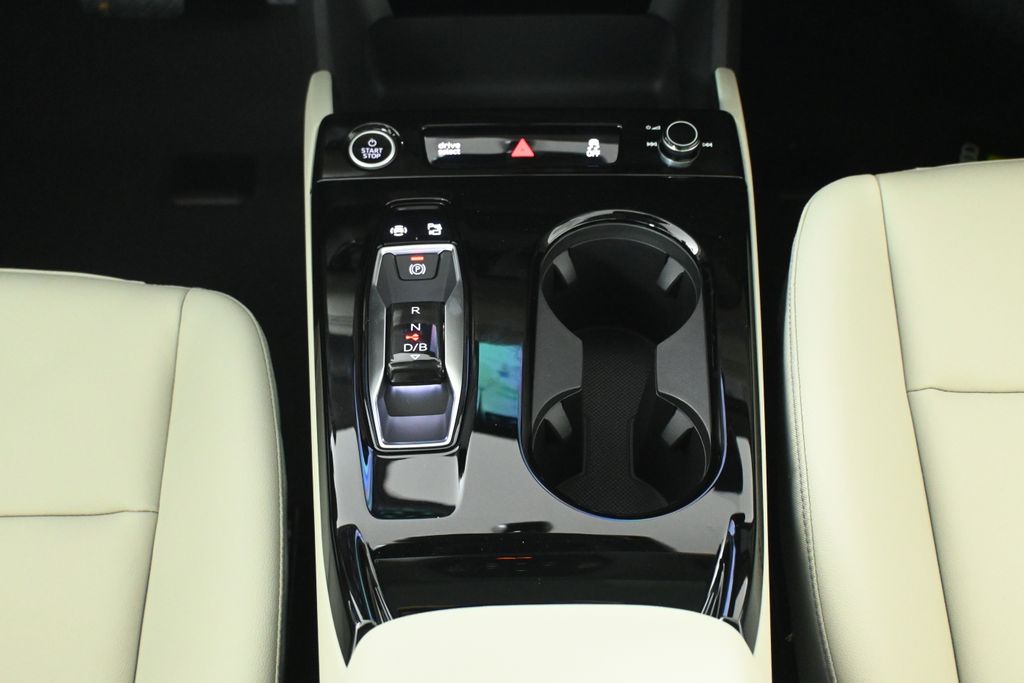 Thumbnail: 2025 Audi Q6 e-tron - 18