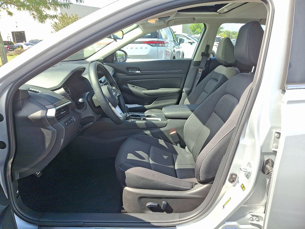 Thumbnail: 2025 Nissan Altima - 5