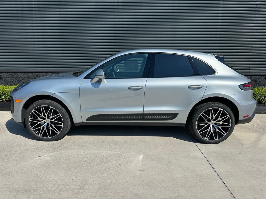 Thumbnail: 2026 Porsche Macan - 2
