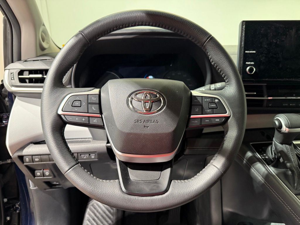 Thumbnail: 2025 Toyota Sienna - 25