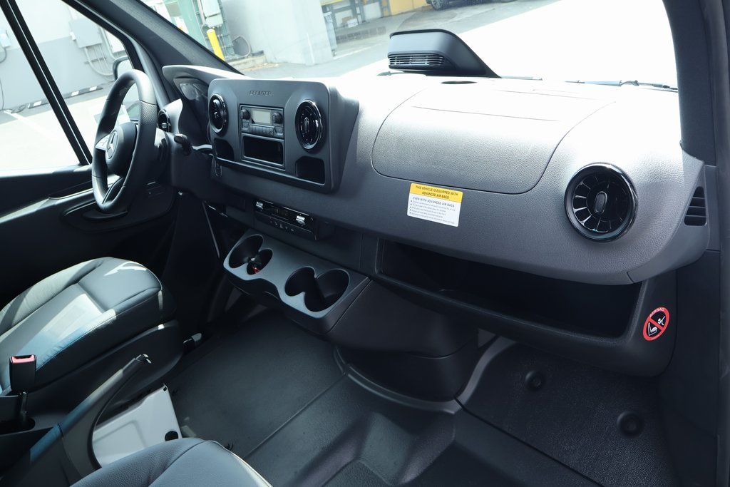 Thumbnail: 2025 Mercedes-Benz Sprinter - 5