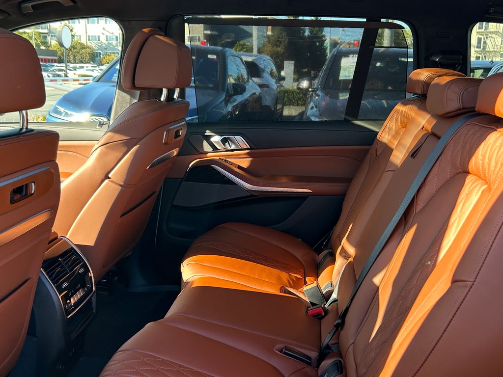 Thumbnail: 2026 BMW X7 - 30