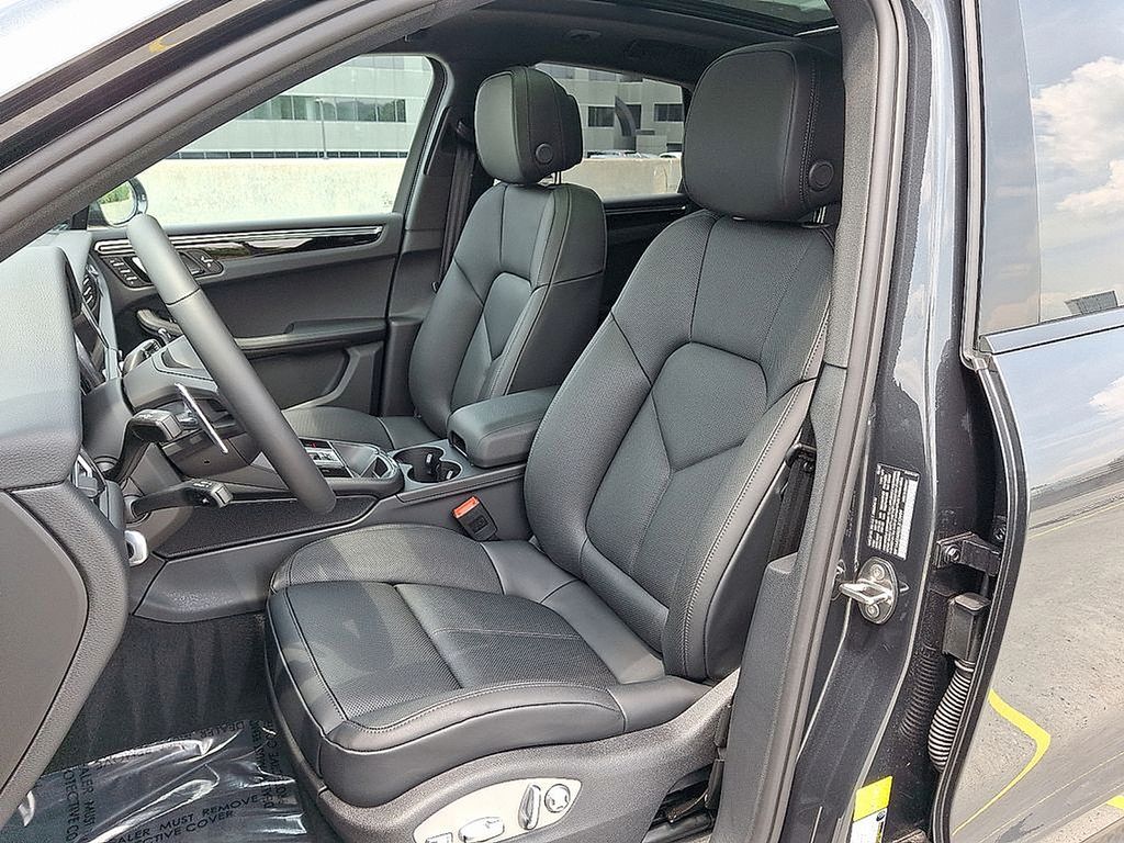 Thumbnail: 2025 Porsche Macan - 5