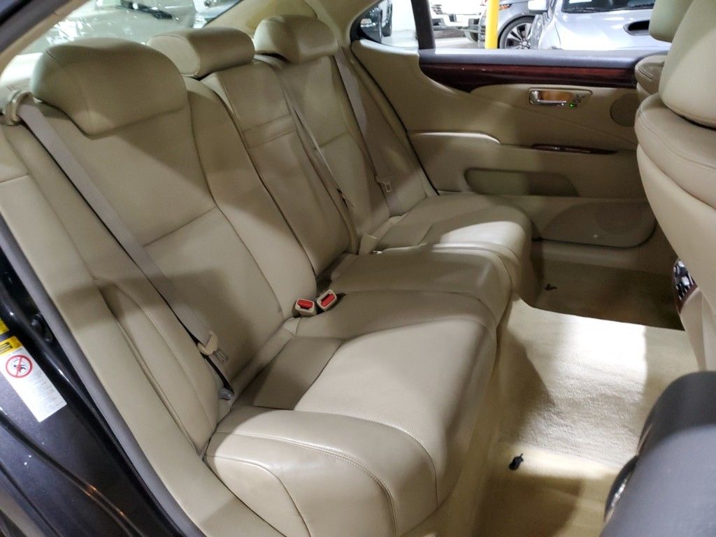 2008 Lexus LS 460 L 24