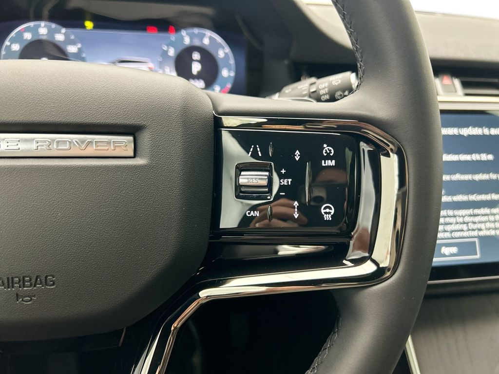 Thumbnail: 2025 Land Rover Range Rover Evoque - 12