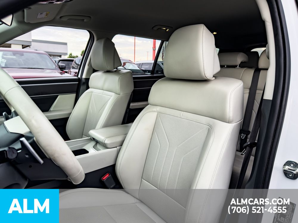 Used 2024 White Hyundai SEL image 8