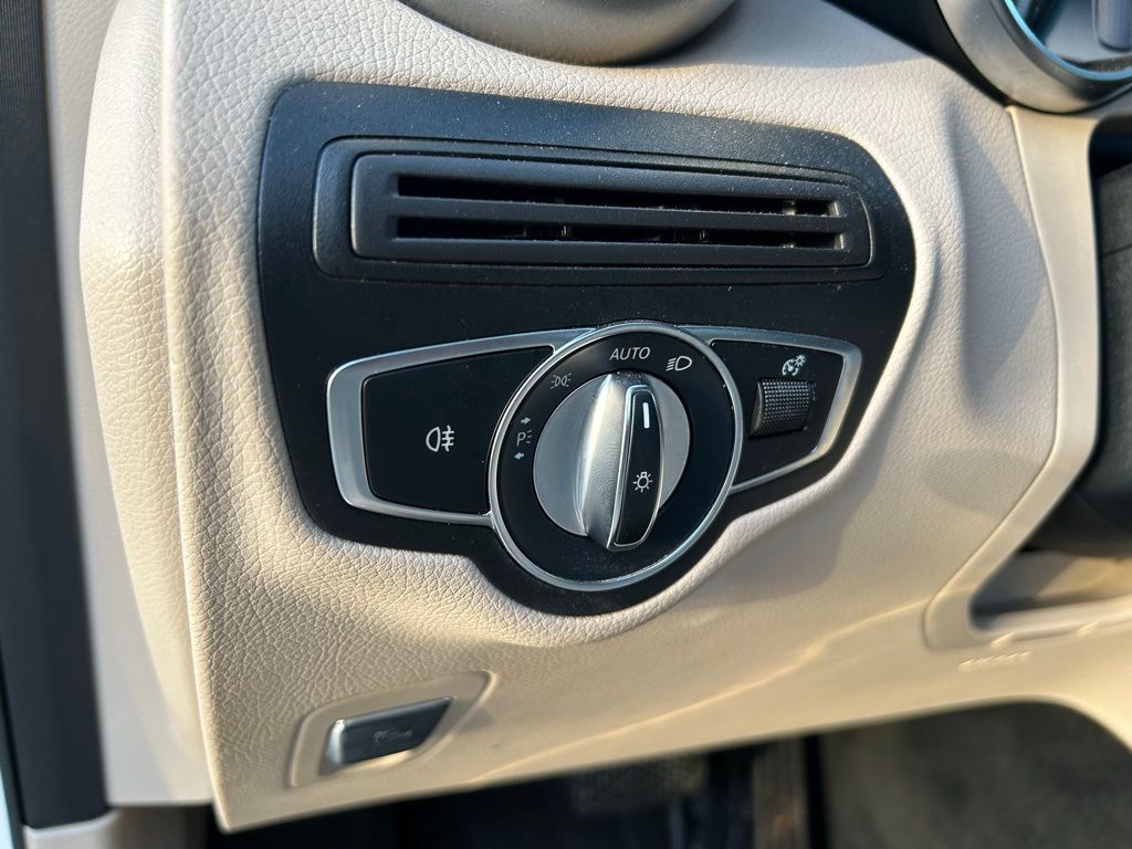 Thumbnail: 2018 Mercedes-Benz GLC - 18
