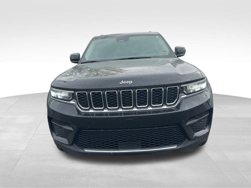 2023 Diamond Black Crystal Pearlcoat Jeep Grand Cherokee Laredo 4X4 SUV