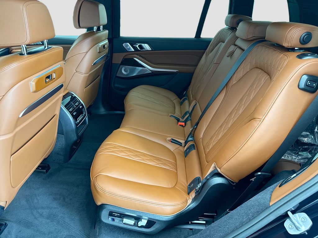 Thumbnail: 2027 BMW X7 - 20
