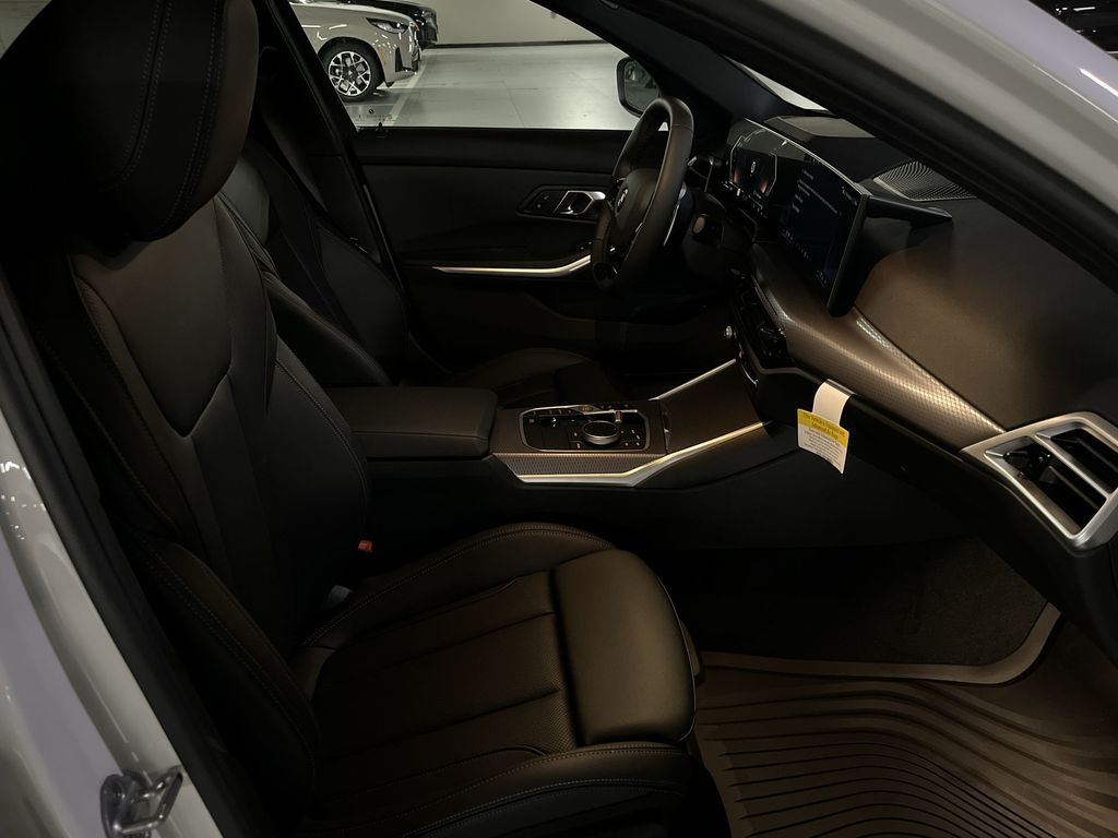 Thumbnail: 2025 BMW 3 Series - 25