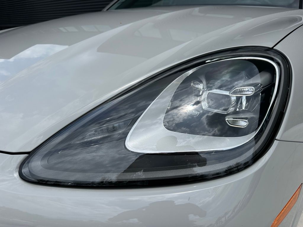 2022 Porsche   12
