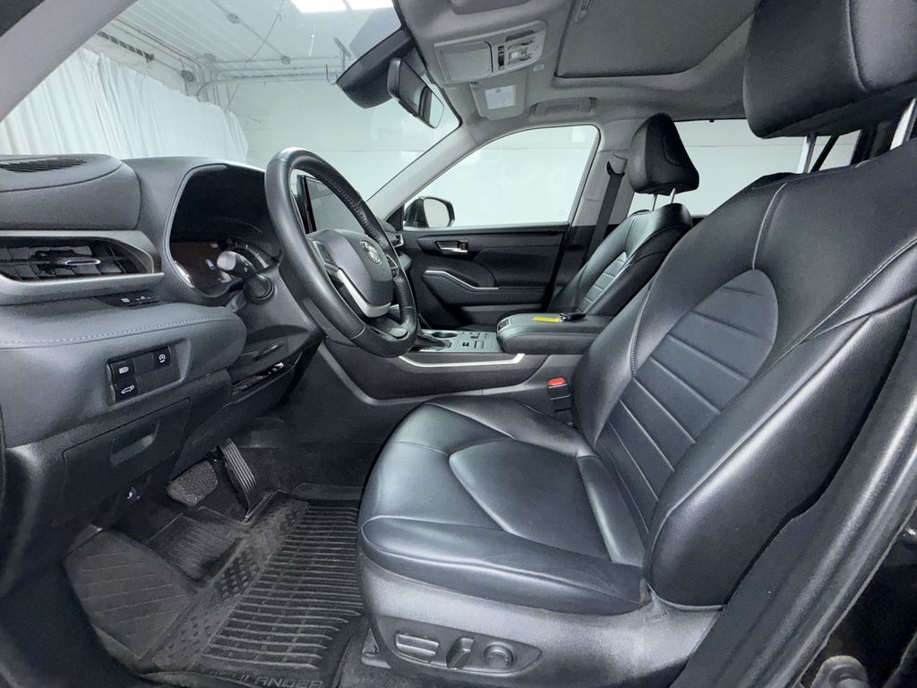 Used 2023 Toyota Highlander SUV