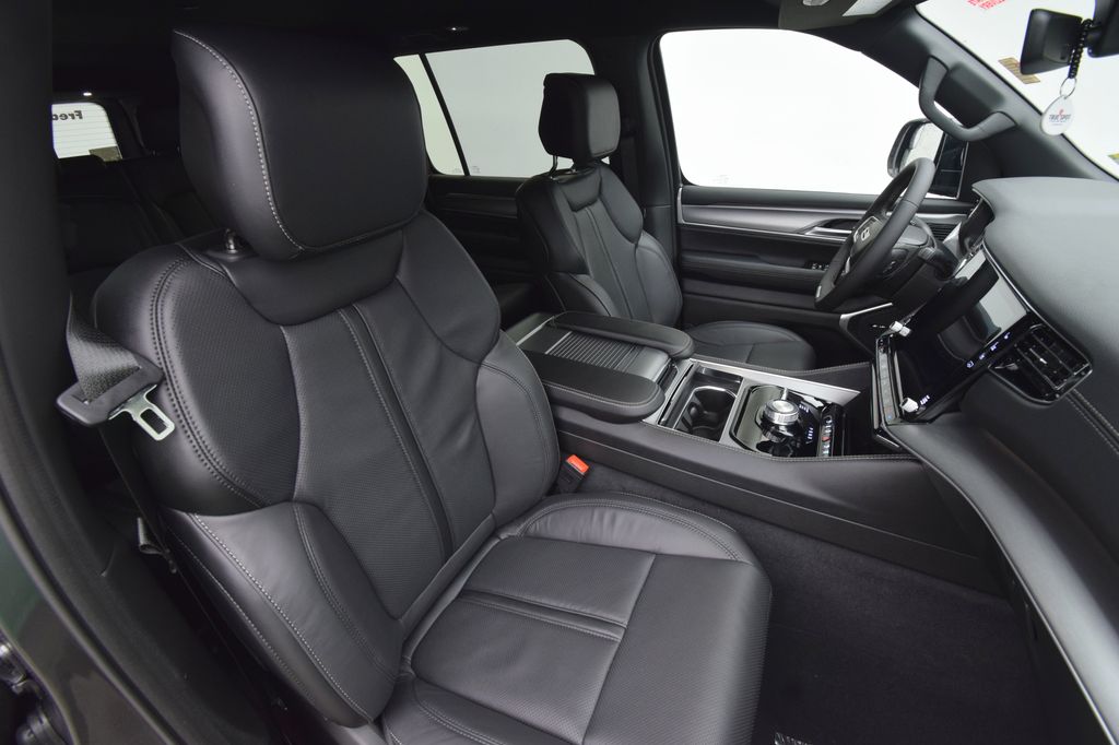 new 2026 Jeep Grand Wagoneer L car, priced at $71,236