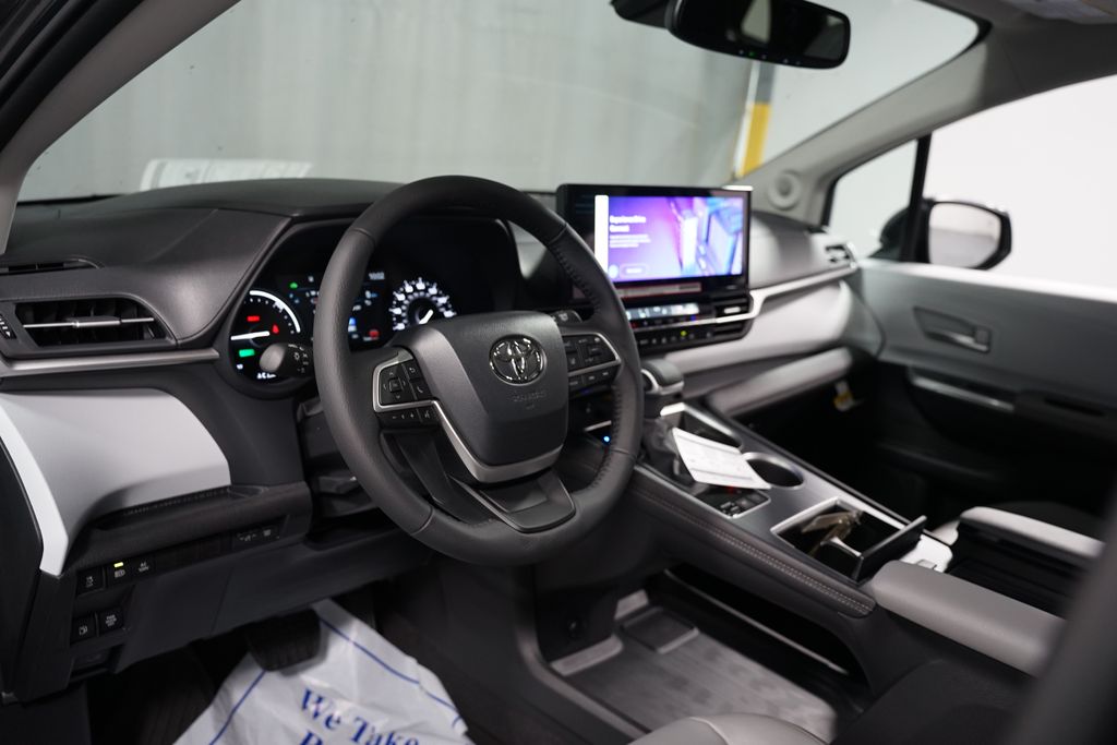 Thumbnail: 2025 Toyota Sienna - 11
