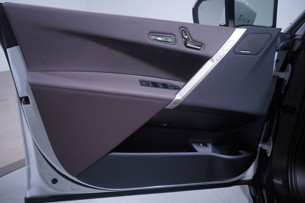2023 BMW iX xDrive50 16