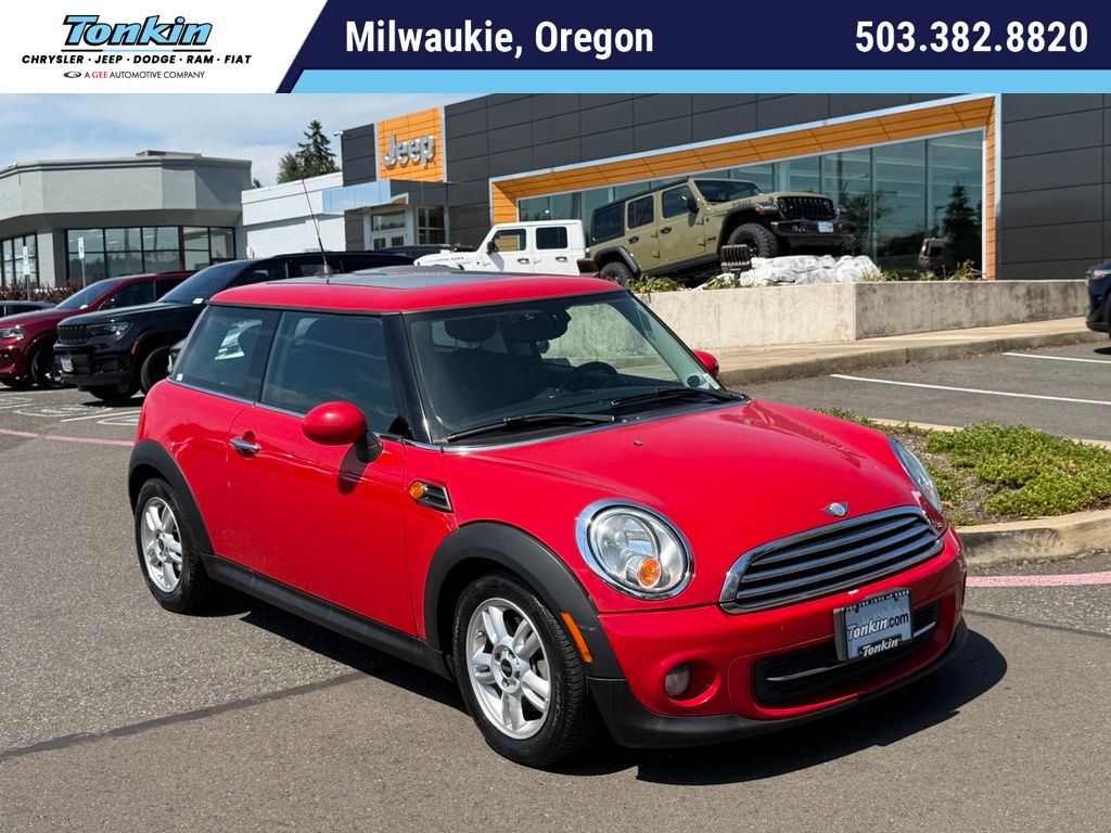 Chili Red 2013 MINI Cooper Hatchback Front-Wheel Drive 6-Speed Automatic