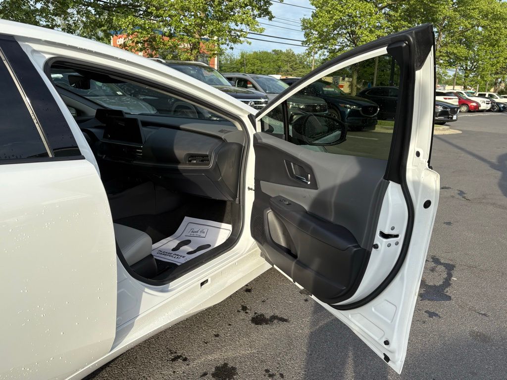 2023 Toyota Prius XLE photo