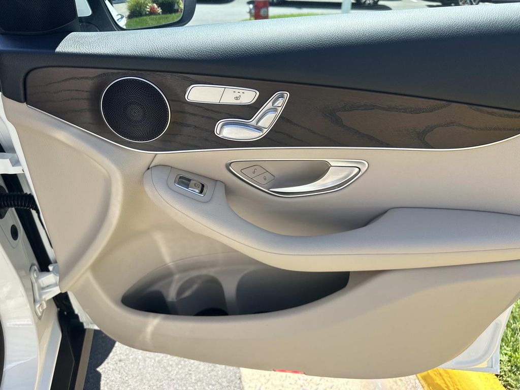 Thumbnail: 2019 Mercedes-Benz GLC - 10