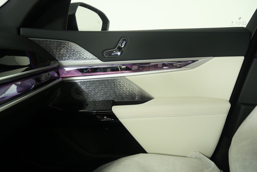 Thumbnail: 2026 BMW 7 Series - 24