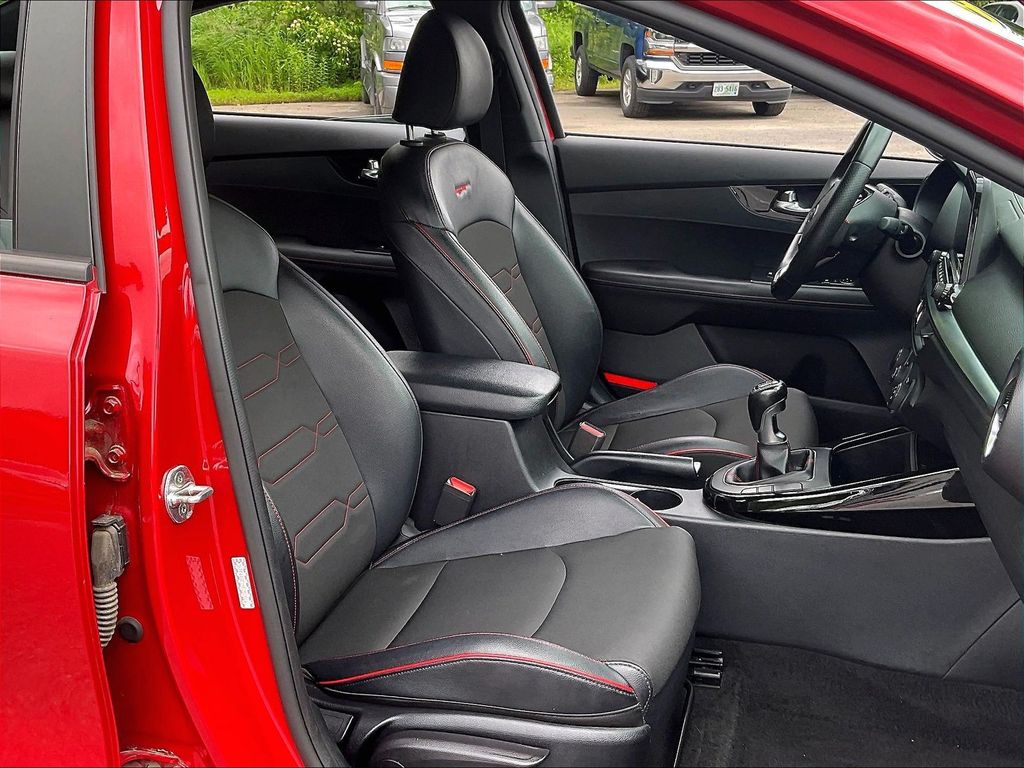 2021 Kia Forte — photo 11