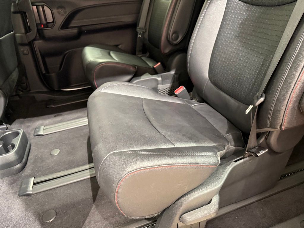 Thumbnail: 2025 Toyota Sienna - 21
