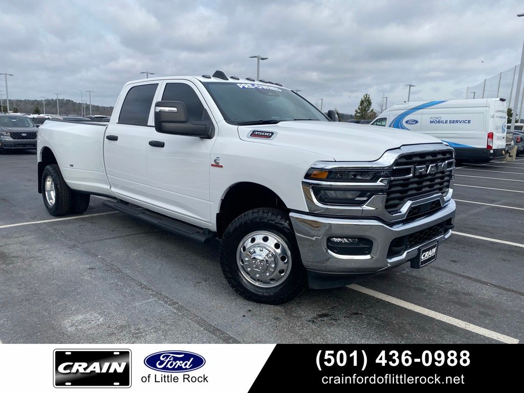 2025 RAM 3500 Tradesman Crew Cab LB DRW 4WD