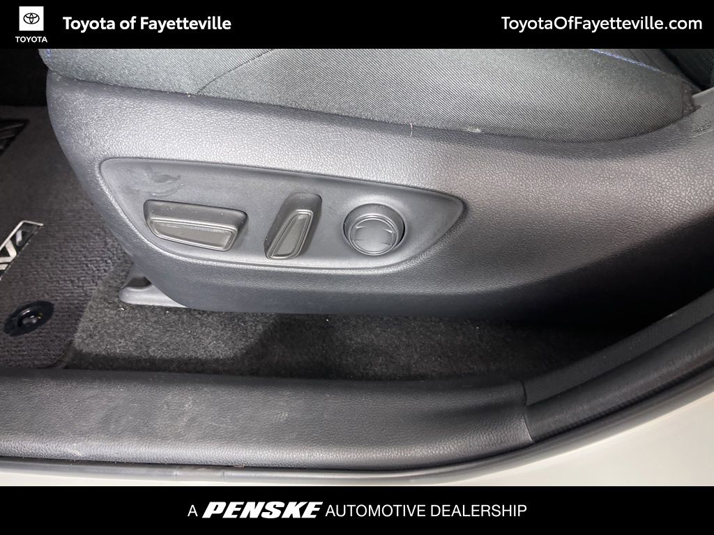 Thumbnail: 2022 Toyota RAV4 - 21