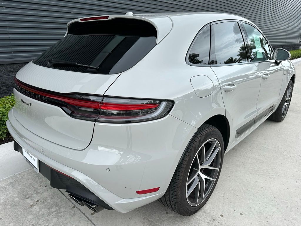 Thumbnail: 2025 Porsche Macan - 9