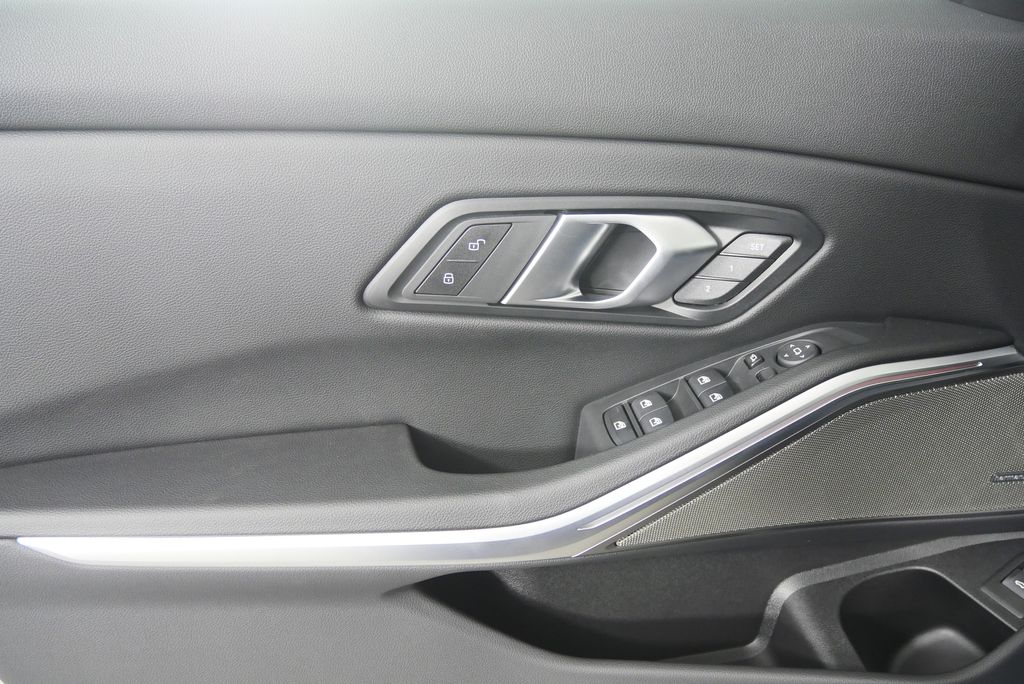 Thumbnail: 2026 BMW 3 Series - 9