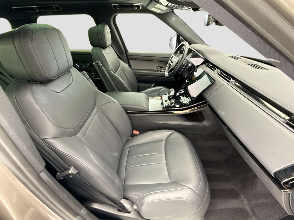 Thumbnail: 2023 Land Rover Range Rover Sport - 21
