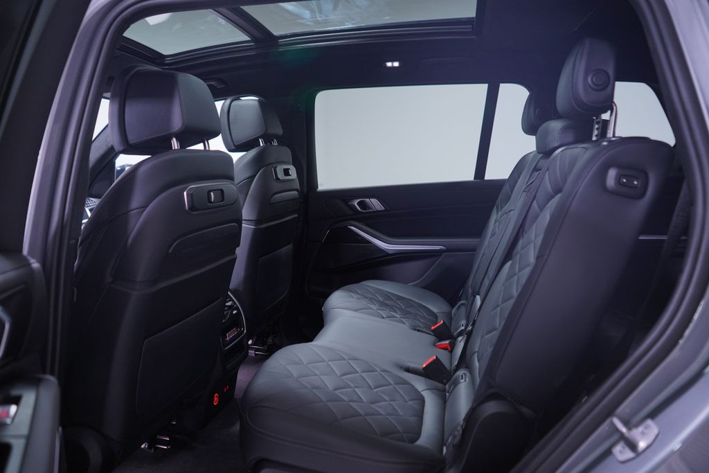 Thumbnail: 2025 BMW X7 - 9