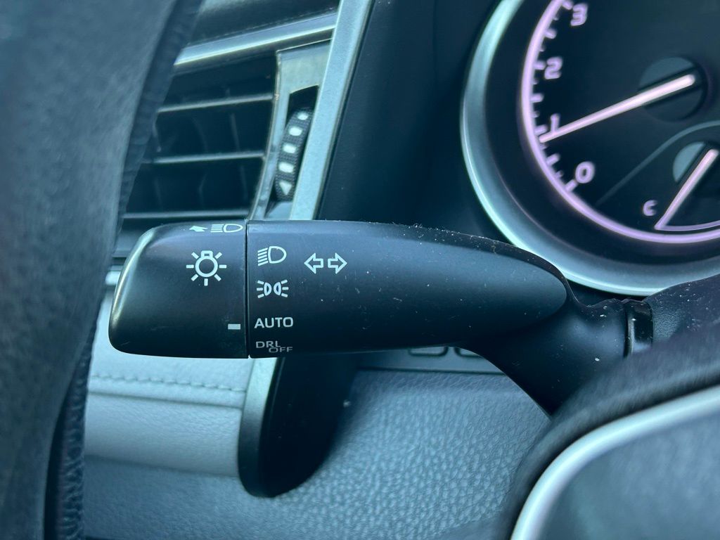 Thumbnail: 2023 Toyota Camry - 22