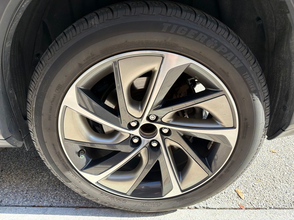 Used 2019  Lexus 350L image 15