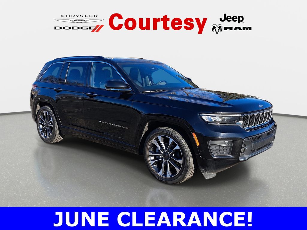 Diamond Black Crystal Pearlcoat 2023 Jeep Grand Cherokee Overland 4WD SUV / Crossover Four-Wheel Drive 8-Speed Automatic