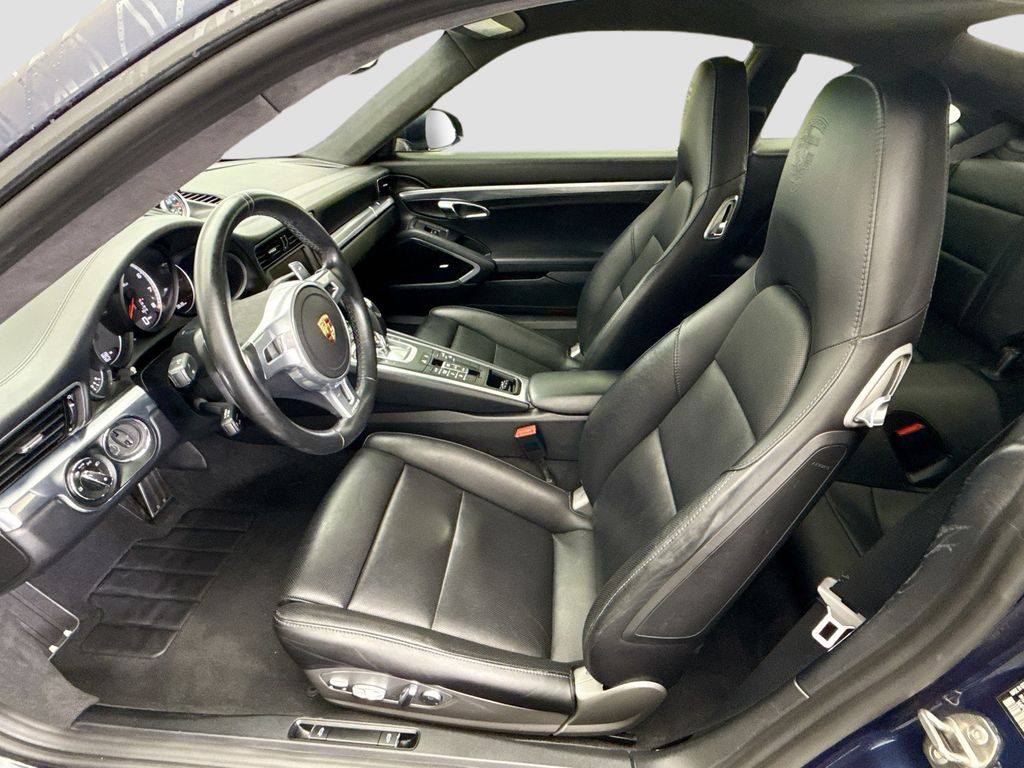 Thumbnail: 2016 Porsche 911 - 5