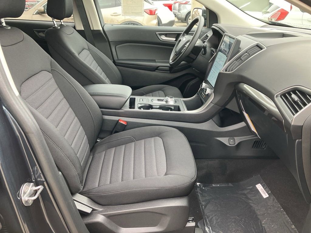 2024 Ford Edge SE photo 18