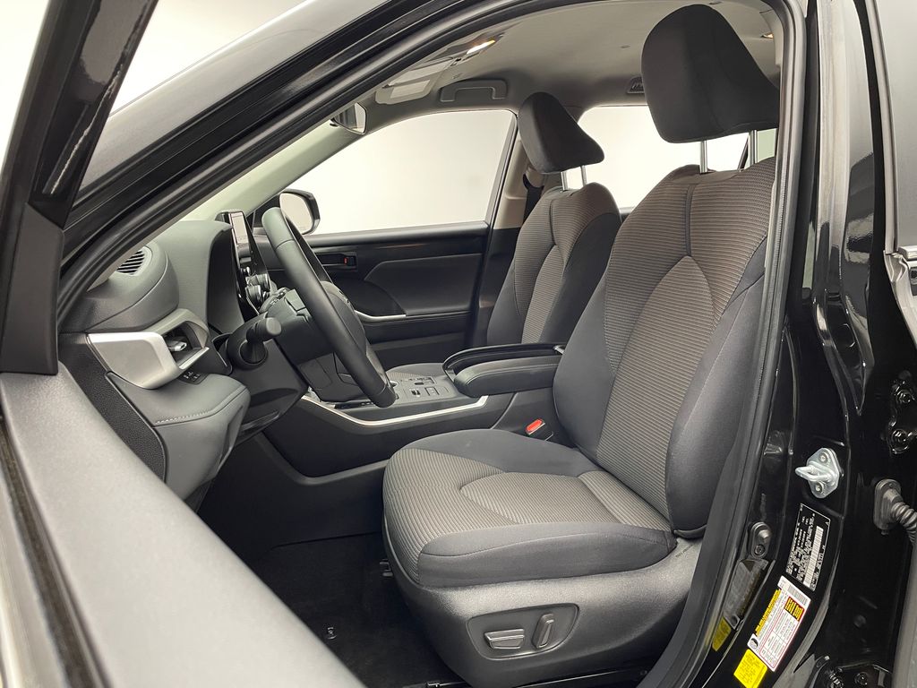 Thumbnail: 2025 Toyota Highlander - 13