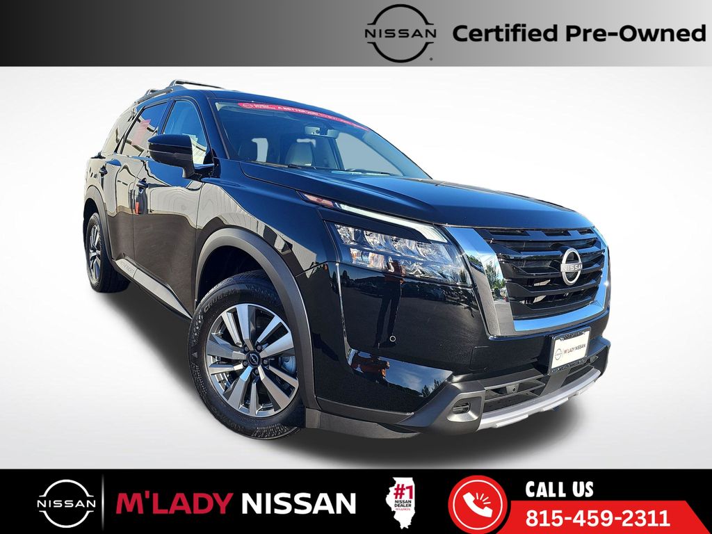 2025 Nissan Pathfinder SL 2WD's photo