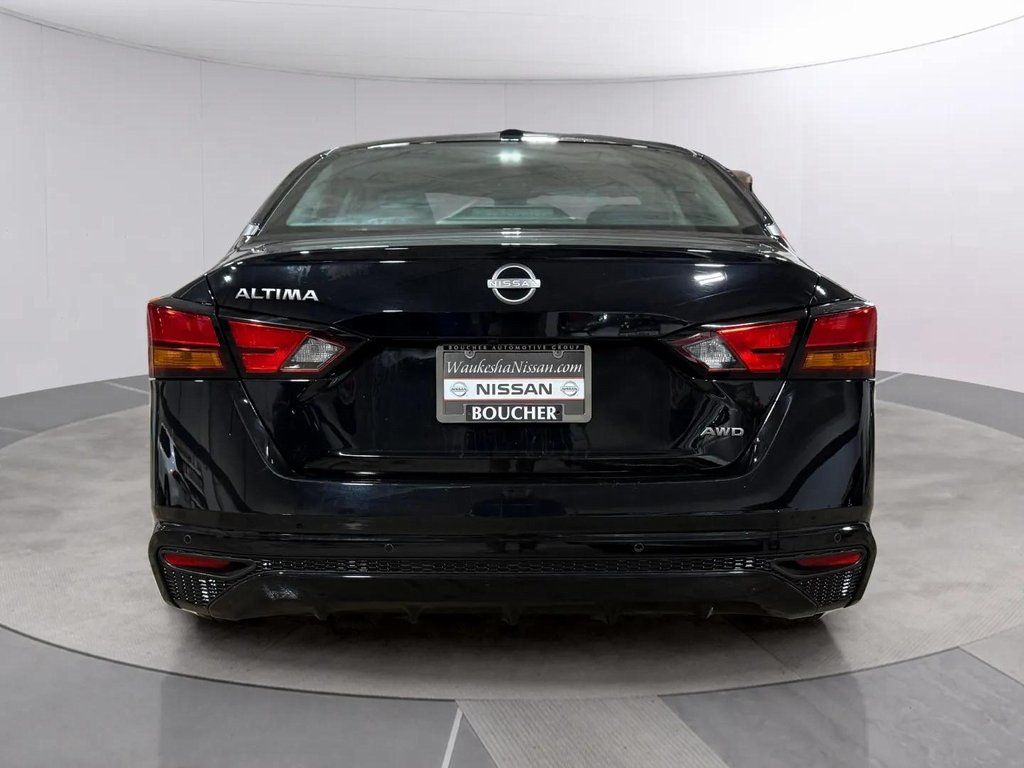 Certified Used 2025 Super Black Nissan 2.5 SV image 4