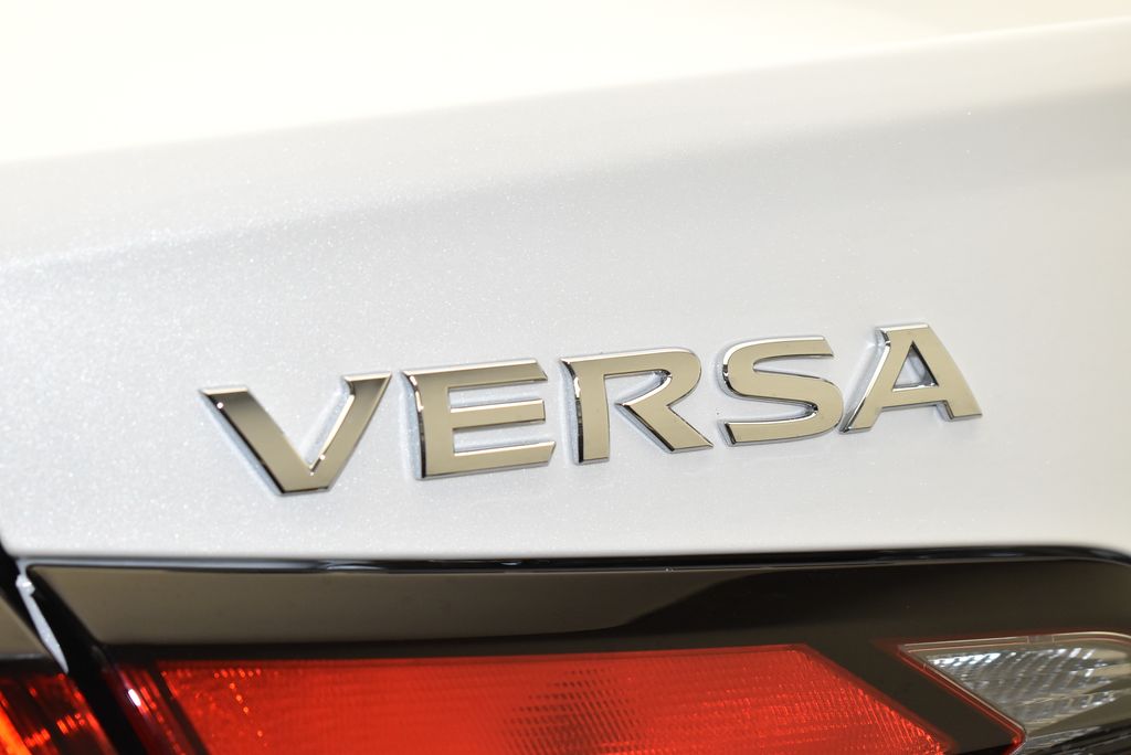 2025 Nissan Versa 1.6 SV 9