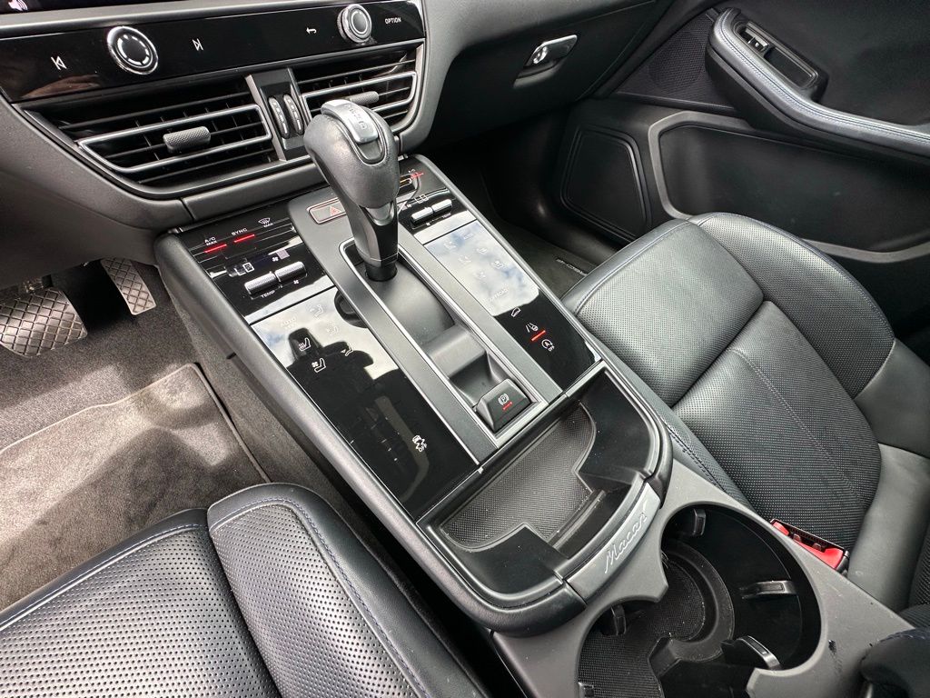 Thumbnail: 2023 Porsche Macan - 26